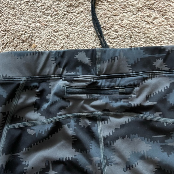 Under armor pattern compression leggings - Picture 4 of 4